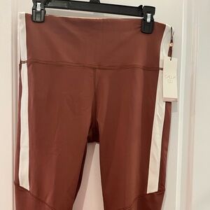 BNWT…..Celia High-Rise Legging